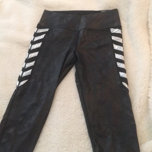 New Victoria's Secret runway pants workout Capri L - Picture 3 of 5